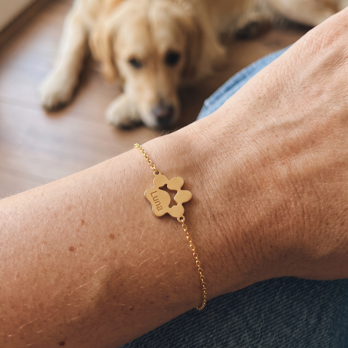 Personalized paw bracelet with engraving