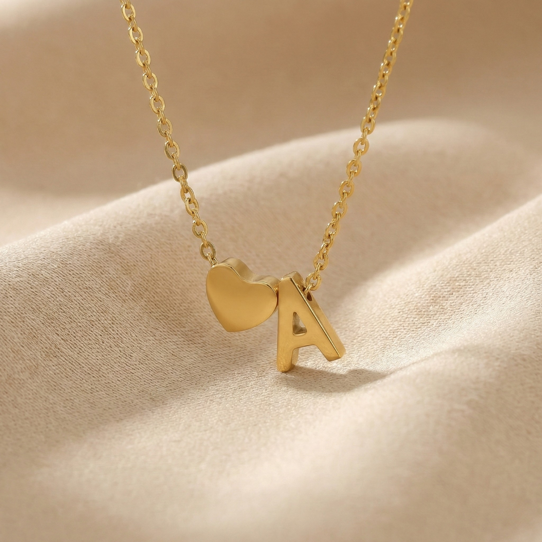 Lovetra - Halskette mit Initial & Herz